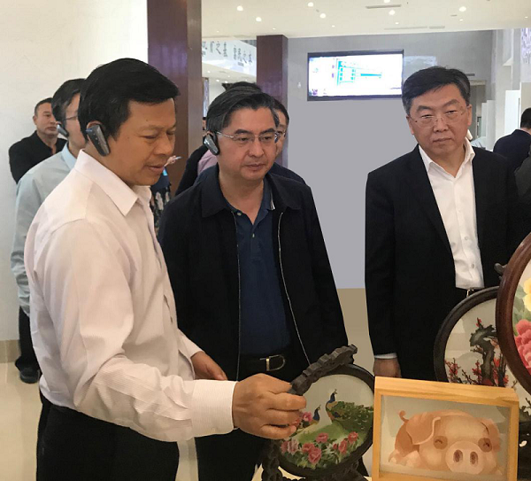 中國華融參加中央金融單位定點幫扶助力鄉(xiāng)村振興推進會   獲評金融單位定點扶貧先進集體、先進個人